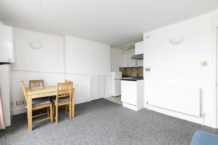 			1 Bedroom, 1 bath, 1 reception Apartment			 Garlinge Road, Kilburn